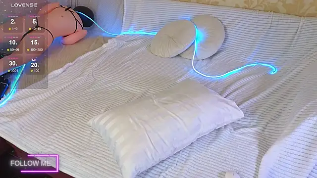 Angell Wild online show from October 2025 01:56:02 PM