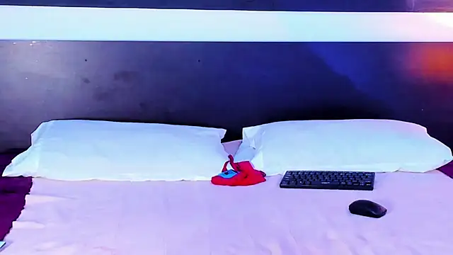 Bela Jones online show from November 2025 04:01:02 PM