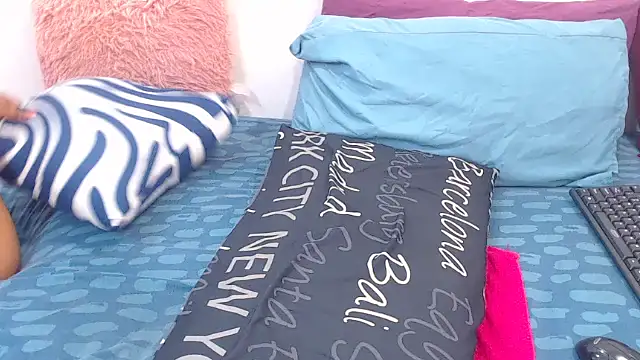 AfricanQueenxx40 online show from October 2025 12:39:01 PM