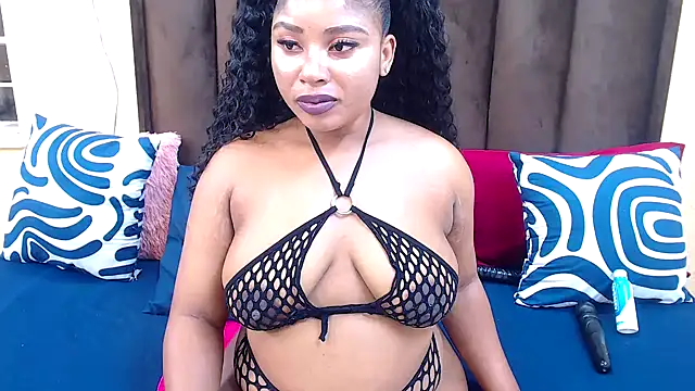 AfricanQueenxx40 online show from December 2025 06:29:01 PM