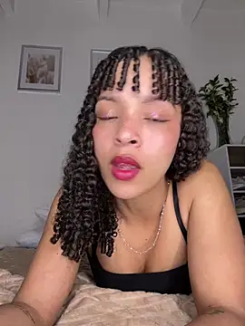 Snapshot of Yasmin777_ chatting on June 2026 01:27:01 AM Yasmin777 online show from June 2026 01:27:01 AM