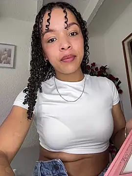 Snapshot of Yasmin777_ chatting on May 2026 05:44:02 PM Yasmin777 online show from May 2026 05:44:02 PM