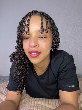 Yasmin777  online show from February 2026 07:24:01 PM