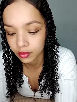 Yasmin777  online show from December 2025 12:38:02 AM