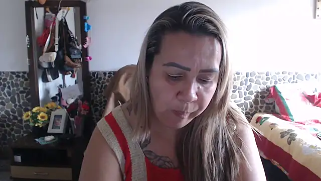 Snapshot of Miilu74 chatting on December 2025 09:20:01 PM Miilu74 online show from December 2025 09:20:01 PM