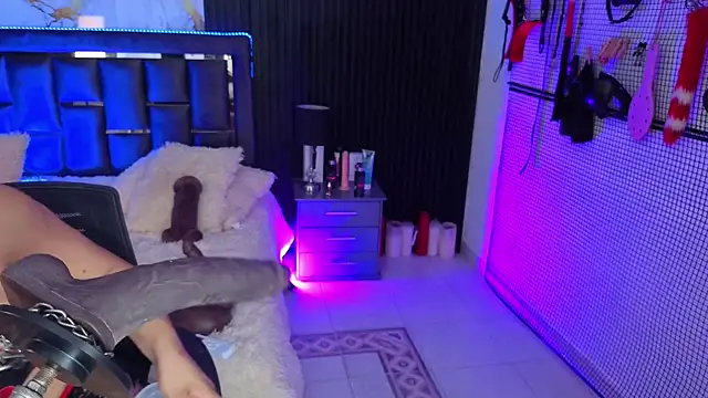 Issafoxx online show from February 2026 12:29:02 PM