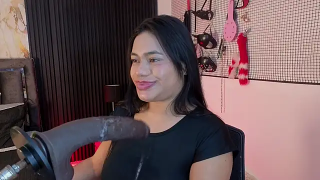 Issafoxx online show from June 2026 12:13:01 PM