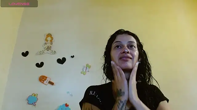 Akasha001 online show from November 2025 06:41:02 PM