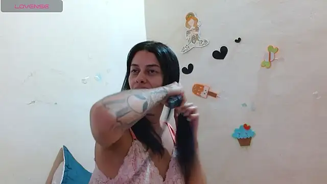 Akasha001 online show from November 2025 04:05:01 AM