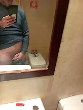 Snapshot of manchego85 chatting on December 2025 09:58:02 PM manchego85 online show from December 2025 09:58:02 PM