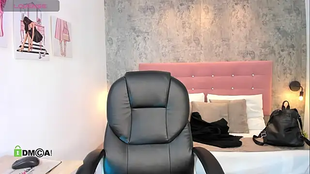 Snapshot of Dulcerose_01 chatting on September 2025 08:52:01 PM Dulcerose 01 online show from September 2025 08:52:01 PM