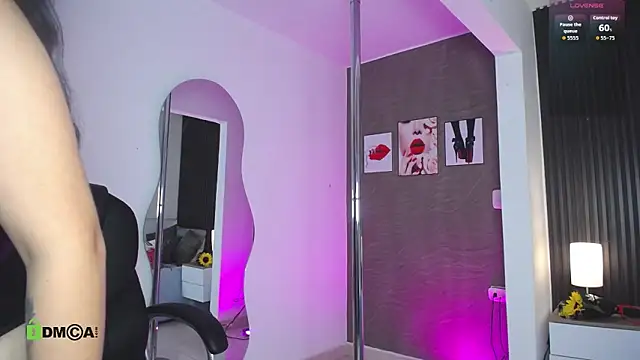 Snapshot of Dulcerose_01 chatting on October 2025 08:33:01 PM Dulcerose 01 online show from October 2025 08:33:01 PM