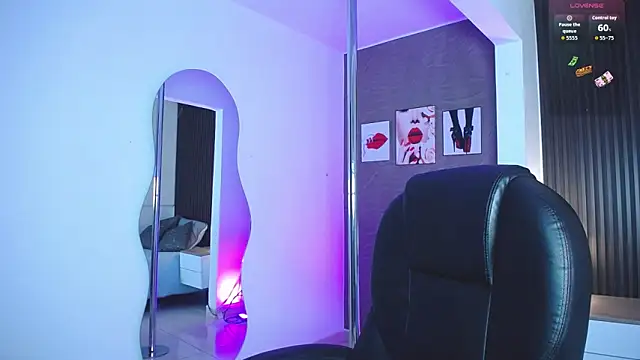 Snapshot of Dulcerose_01 chatting on October 2025 11:25:02 PM Dulcerose 01 online show from October 2025 11:25:02 PM