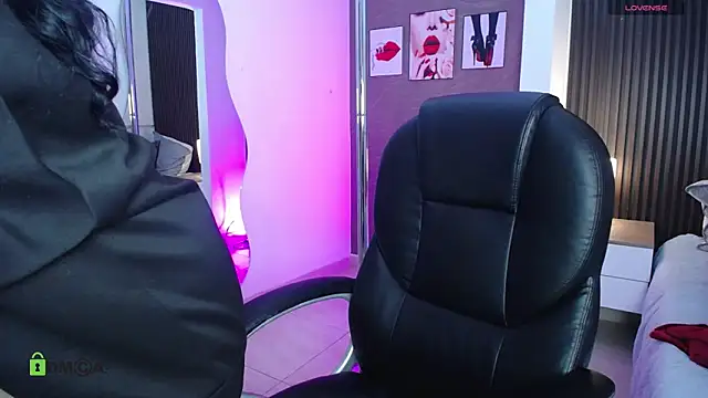 Snapshot of Dulcerose_01 chatting on October 2025 02:21:03 AM Dulcerose 01 online show from October 2025 02:21:03 AM