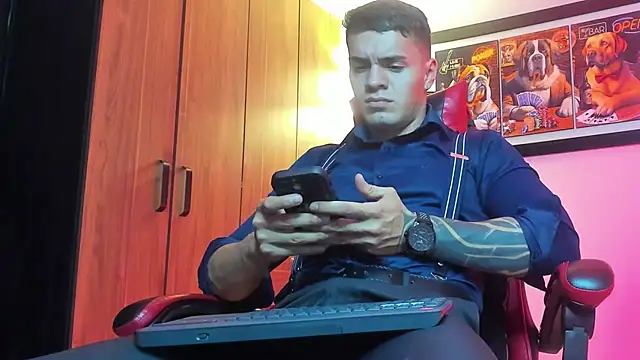 ALPHA DOMINUS  online show from December 2025 04:17:02 AM