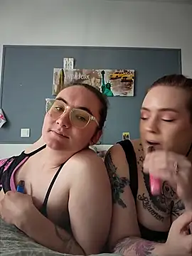 AndHerXO online show from March 2026 12:32:02 PM