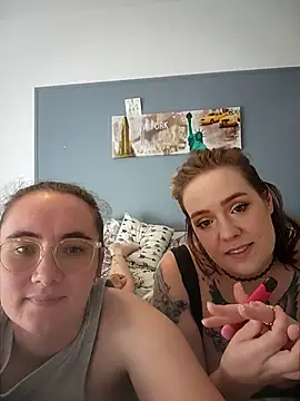 AndHerXO online show from March 2026 12:28:02 PM