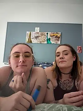 Snapshot of AndHerXO chatting on May 2026 04:05:01 PM AndHerXO online show from May 2026 04:05:01 PM