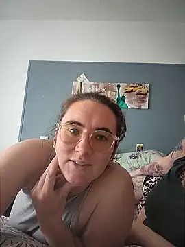 AndHerXO online show from April 2026 12:56:02 PM