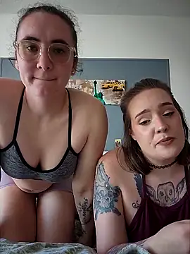 AndHerXO online show from March 2026 12:01:02 PM