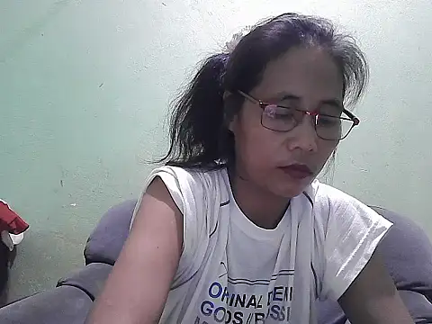 Snapshot of HotLadyPinay32 chatting on January 2026 07:45:02 AM HotLadyPinay32 online show from January 2026 07:45:02 AM