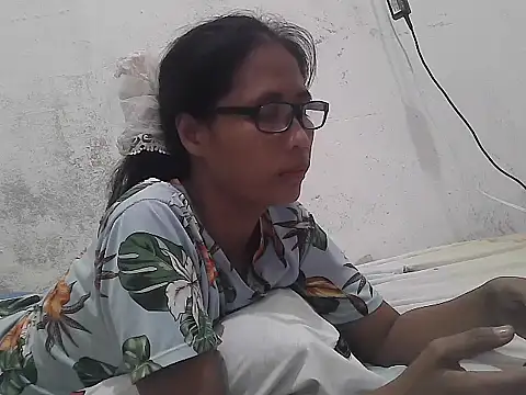 Snapshot of HotLadyPinay32 chatting on February 2026 06:37:01 AM HotLadyPinay32 online show from February 2026 06:37:01 AM