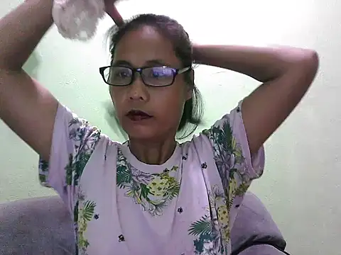 Snapshot of HotLadyPinay32 chatting on February 2026 08:19:02 PM HotLadyPinay32 online show from February 2026 08:19:02 PM