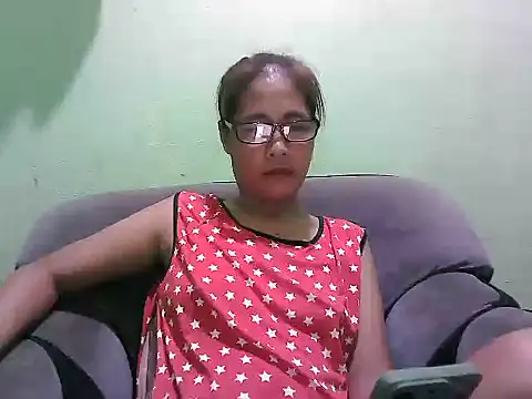 Snapshot of HotLadyPinay32 chatting on June 2026 11:48:01 AM HotLadyPinay32 online show from June 2026 11:48:01 AM