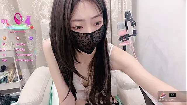 Snapshot of tuantuanle chatting on December 2025 01:02:02 PM tuantuanle online show from December 2025 01:02:02 PM