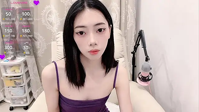Snapshot of tuantuanle chatting on June 2026 03:51:02 PM tuantuanle online show from June 2026 03:51:02 PM