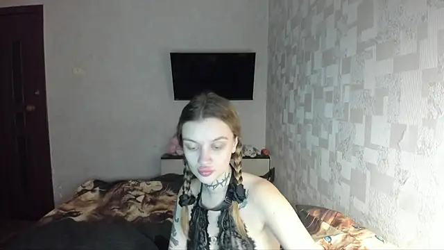 Snapshot of AlisTris chatting on November 2025 12:19:01 PM AlisTris online show from November 2025 12:19:01 PM