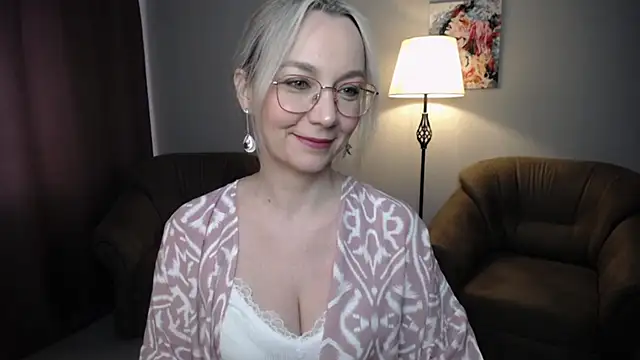 Ava Elior online show from April 2026 12:00:01 PM