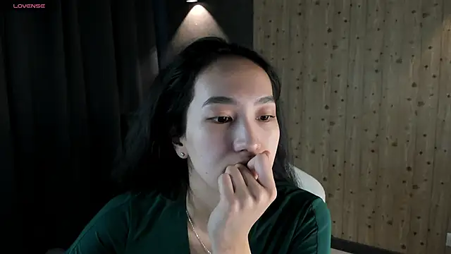 FlirtyAura online show from April 2026 03:53:02 AM