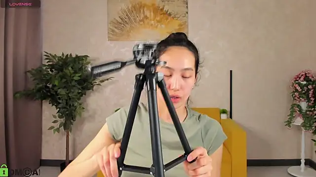 FlirtyAura online show from April 2026 03:46:02 AM