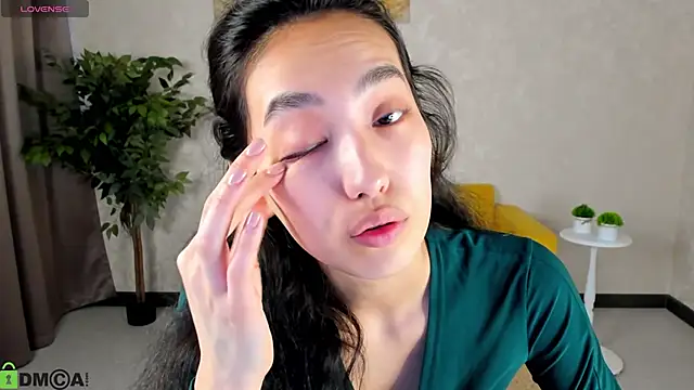 FlirtyAura online show from May 2026 03:32:02 AM