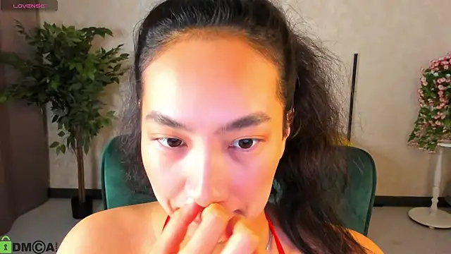 FlirtyAura online show from December 2025 03:30:02 AM