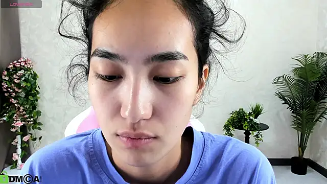 FlirtyAura online show from October 2025 02:00:02 AM