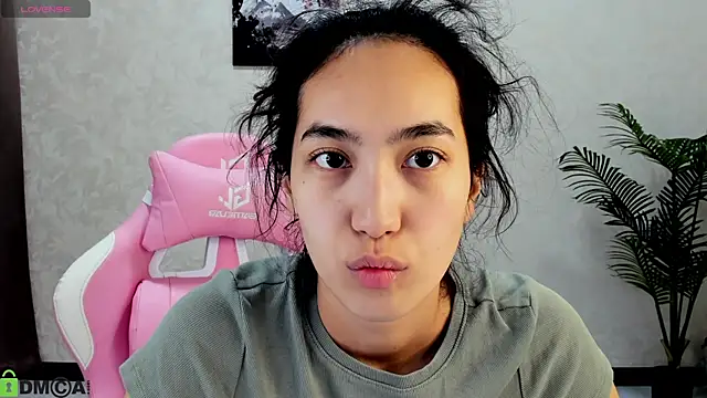 FlirtyAura online show from November 2025 12:48:01 AM