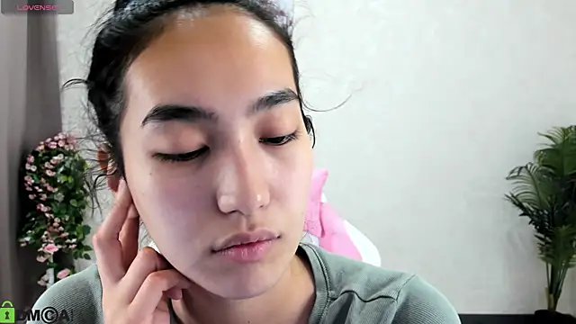 FlirtyAura online show from October 2025 03:18:02 AM