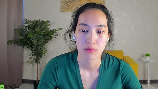 FlirtyAura online show from April 2026 03:30:01 AM