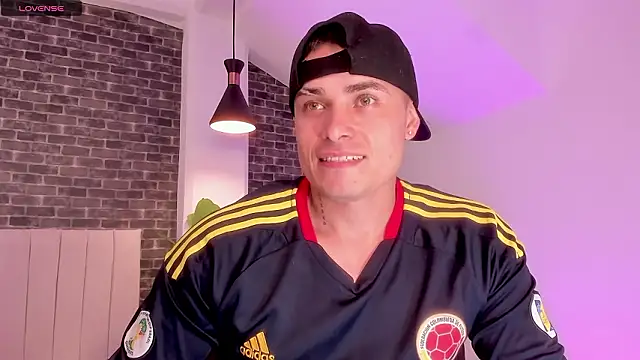 connorsmiith online show from March 2026 03:50:02 PM