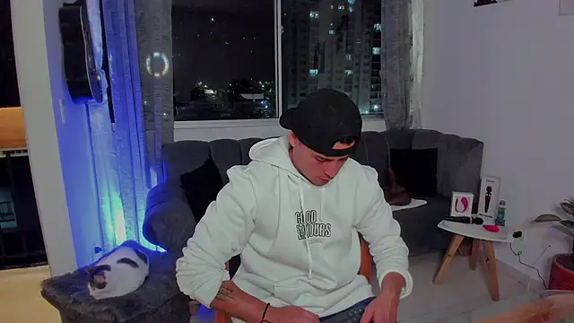 connorsmiith online show from September 2025 02:50:02 AM