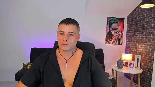 connorsmiith online show from September 2025 04:33:01 AM
