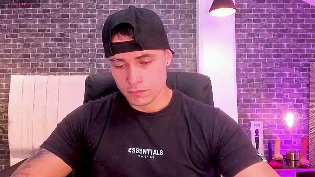 connorsmiith online show from March 2026 01:04:02 PM