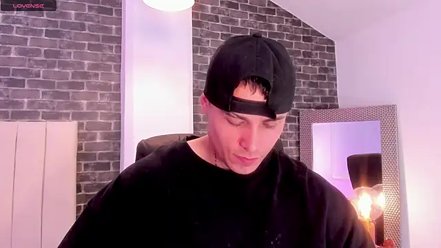 connorsmiith online show from March 2026 12:05:01 PM