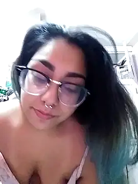 Snapshot of Lovelyrainn chatting on September 2025 02:37:02 AM Lovelyrainn online show from September 2025 02:37:02 AM