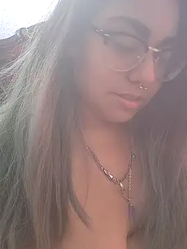 Snapshot of Lovelyrainn chatting on November 2025 09:42:02 PM Lovelyrainn online show from November 2025 09:42:02 PM