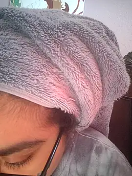 Snapshot of Lovelyrainn chatting on November 2025 01:37:01 PM Lovelyrainn online show from November 2025 01:37:01 PM