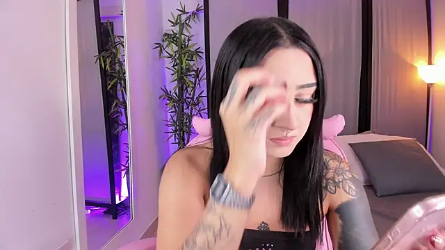 ChloeShade online show from December 2025 05:50:02 PM