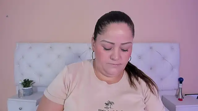 Snapshot of katte_landerr chatting on December 2025 01:24:02 PM katte landerr online show from December 2025 01:24:02 PM